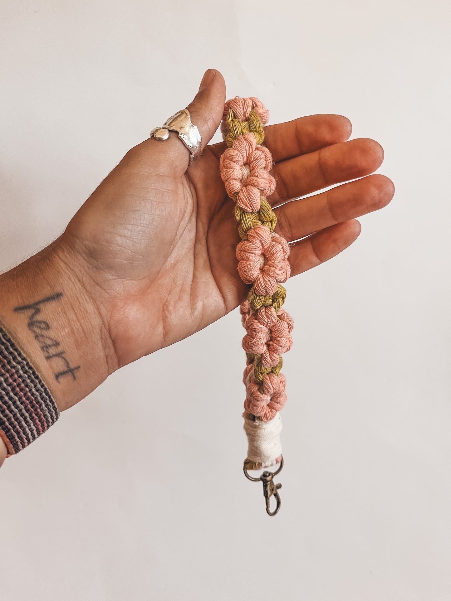Daisy Wristlet