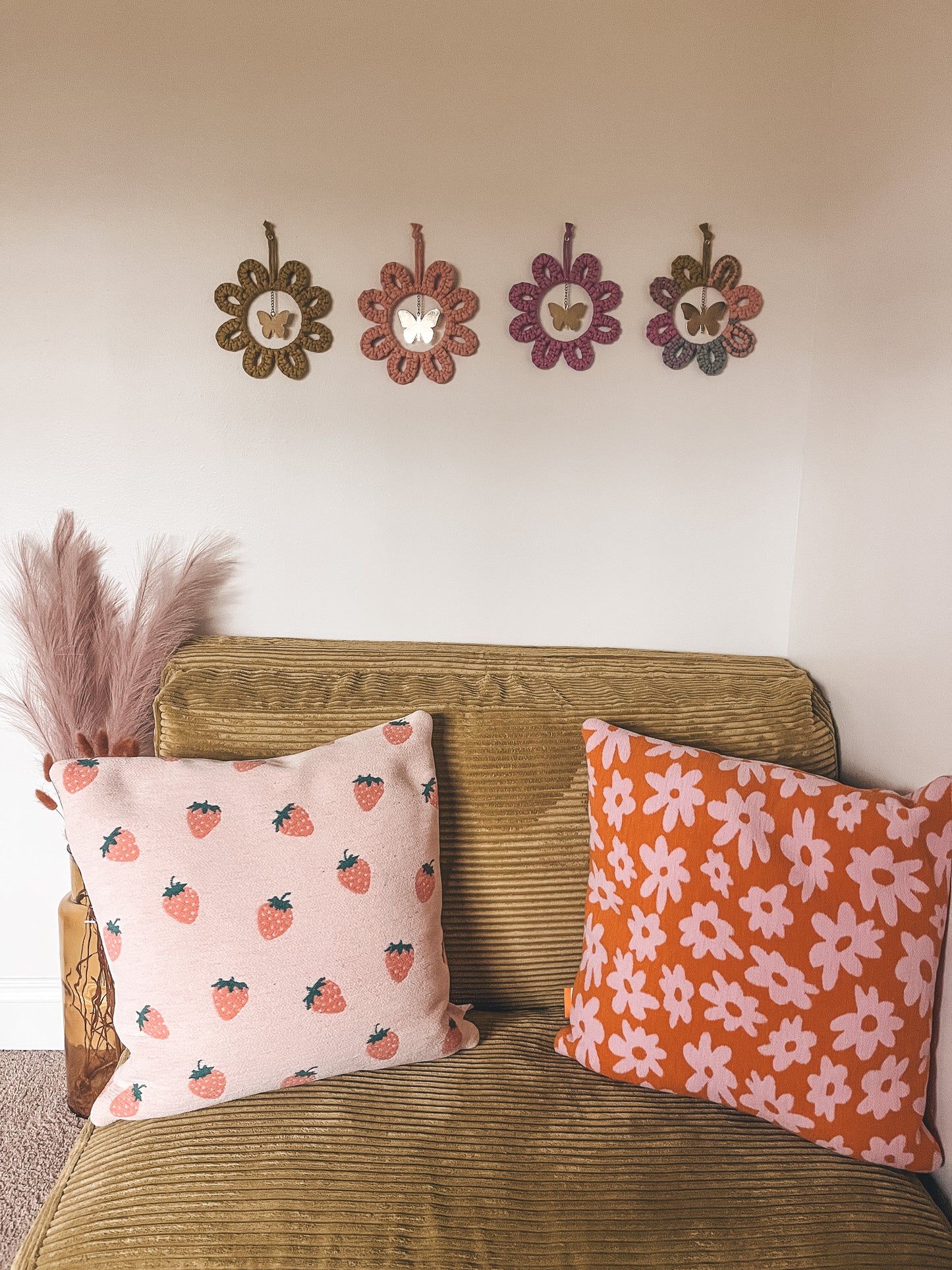 Mini daisy + butterfly wall hanging