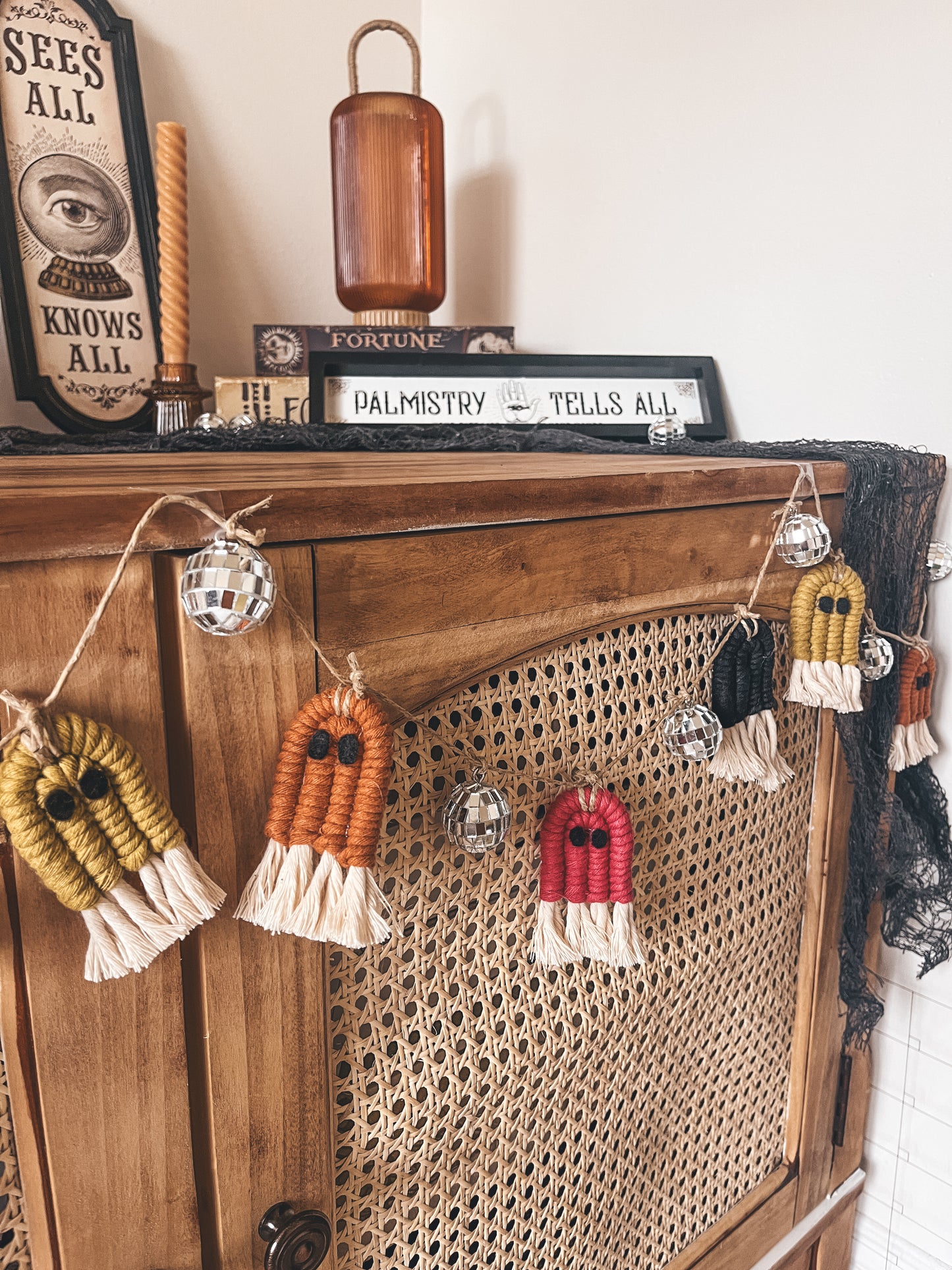 Ghosty Garland 🪩👻