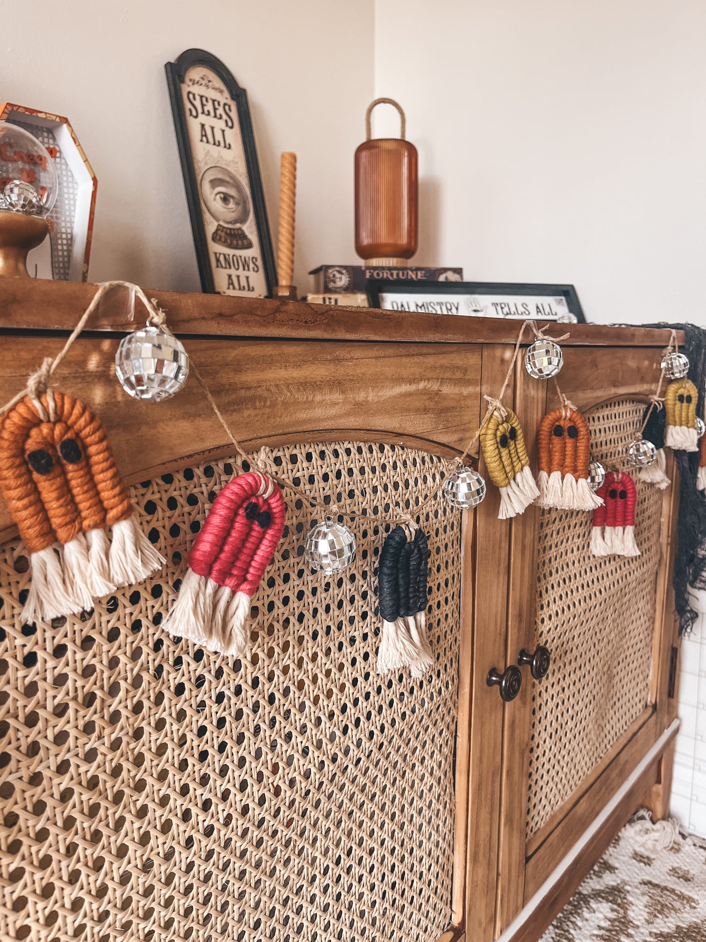 Ghosty Garland 🪩👻