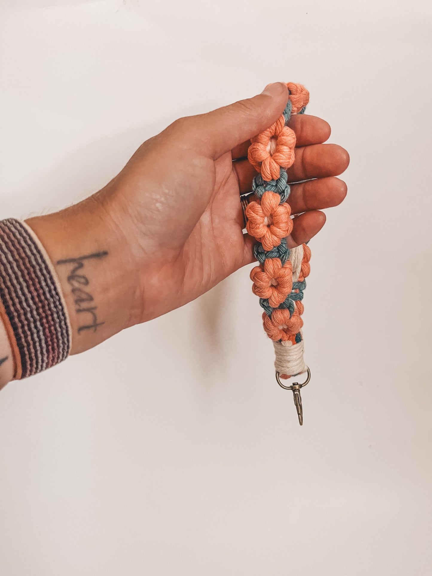 Daisy Wristlet