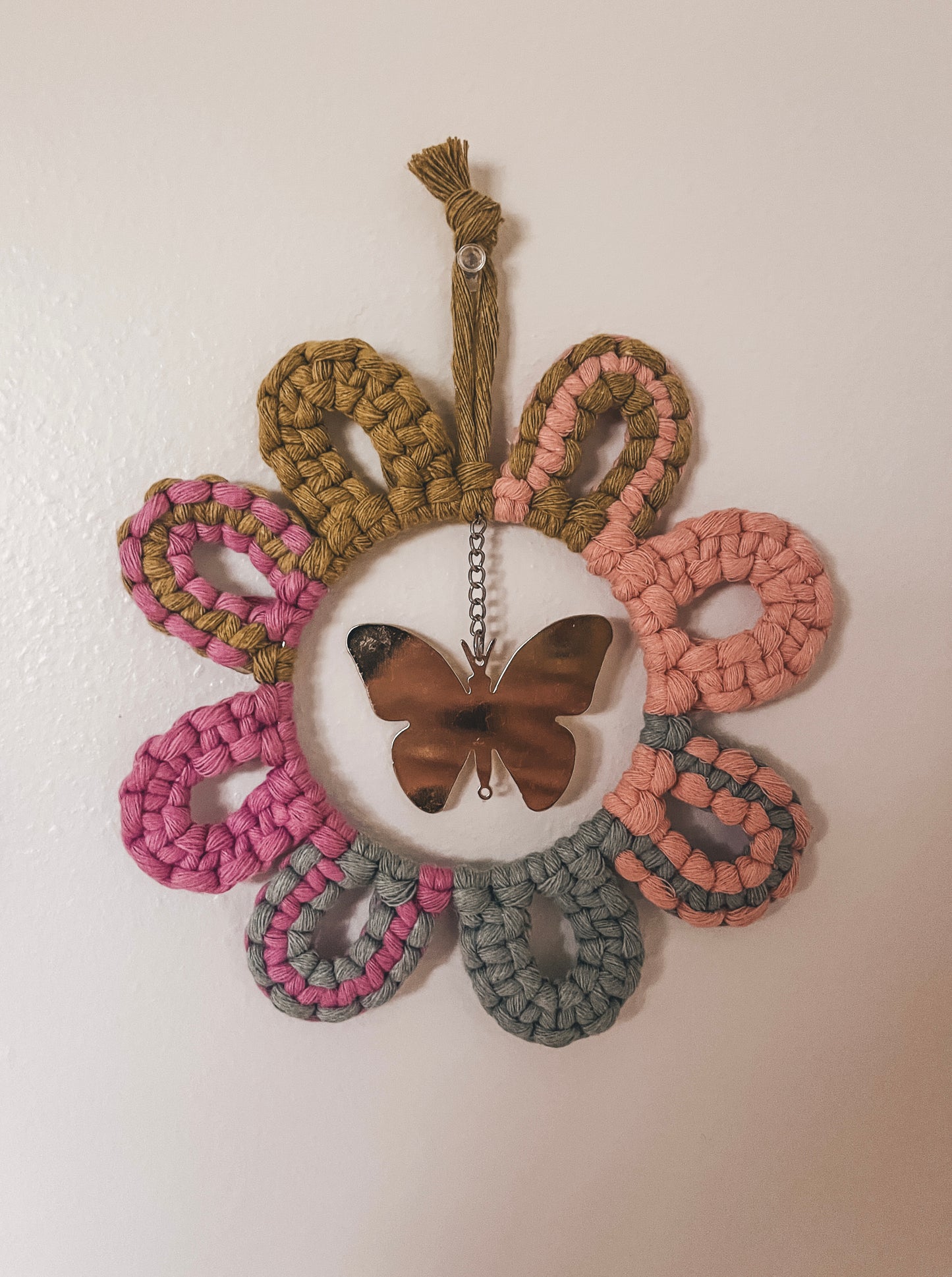 Mini daisy + butterfly wall hanging