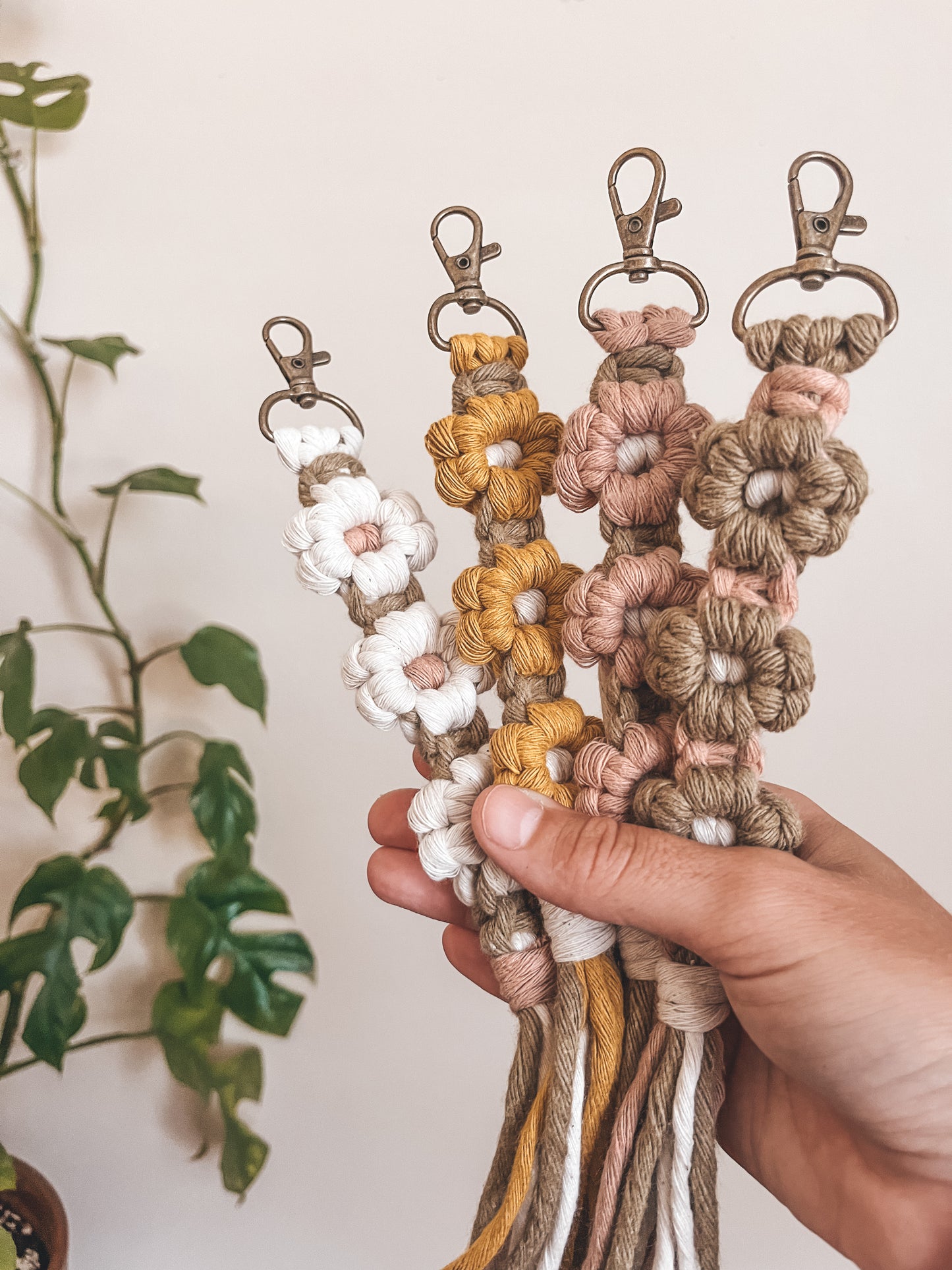 Daisy keychain