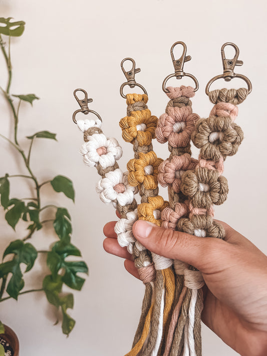 Daisy keychain