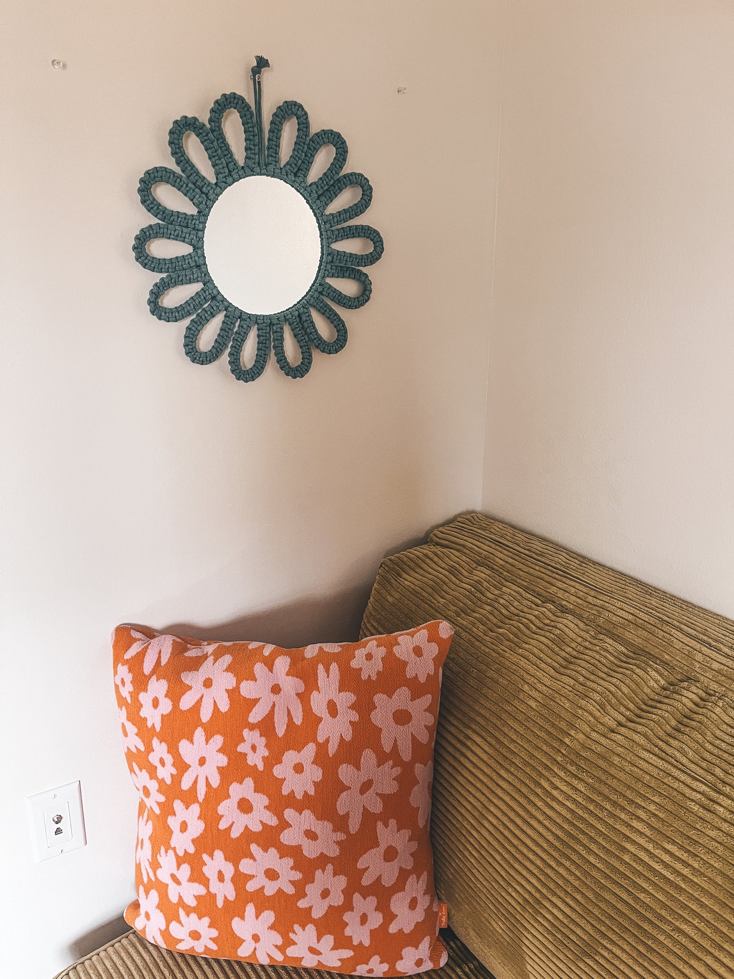 Daisy mirror