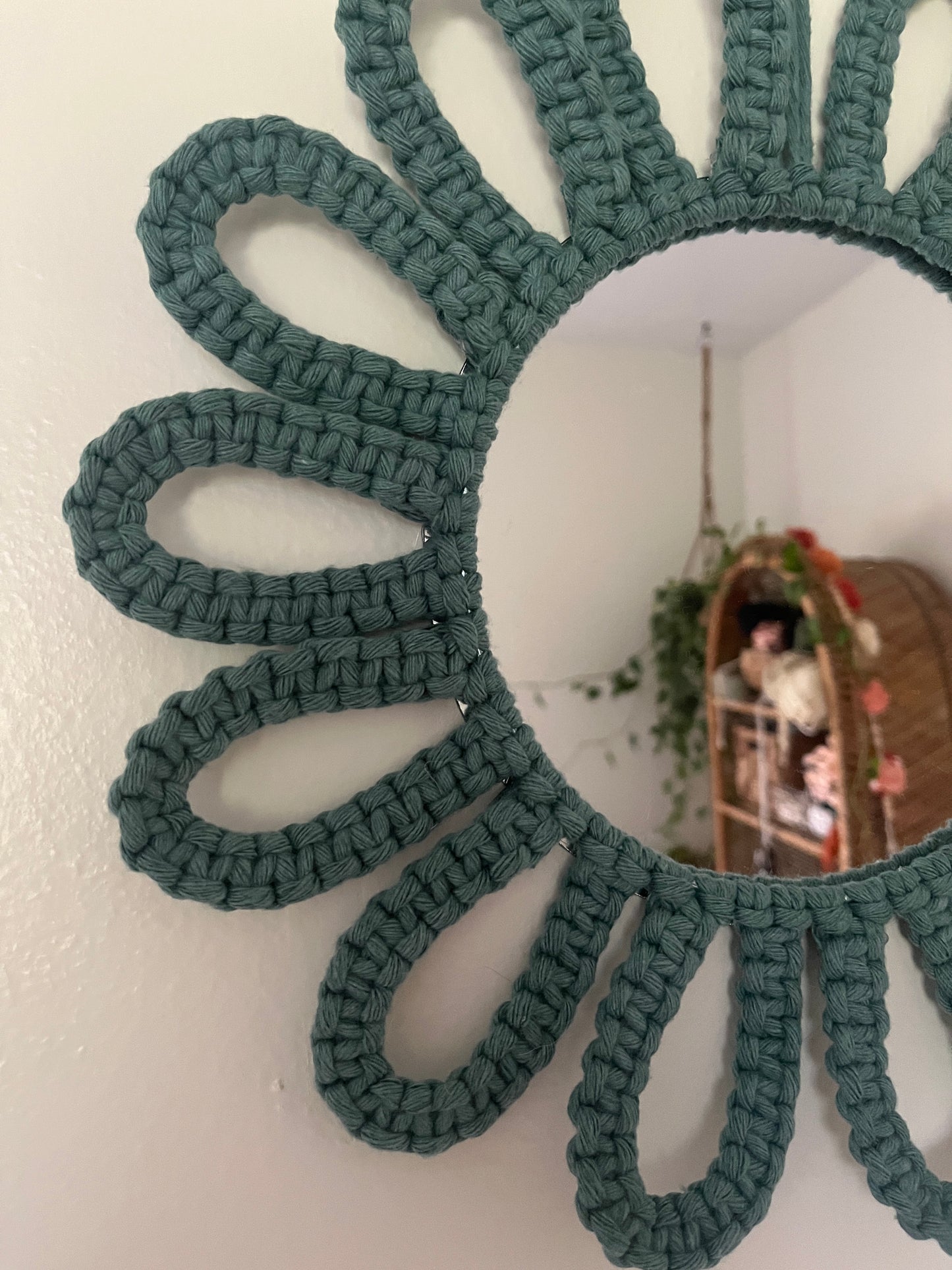 Daisy mirror
