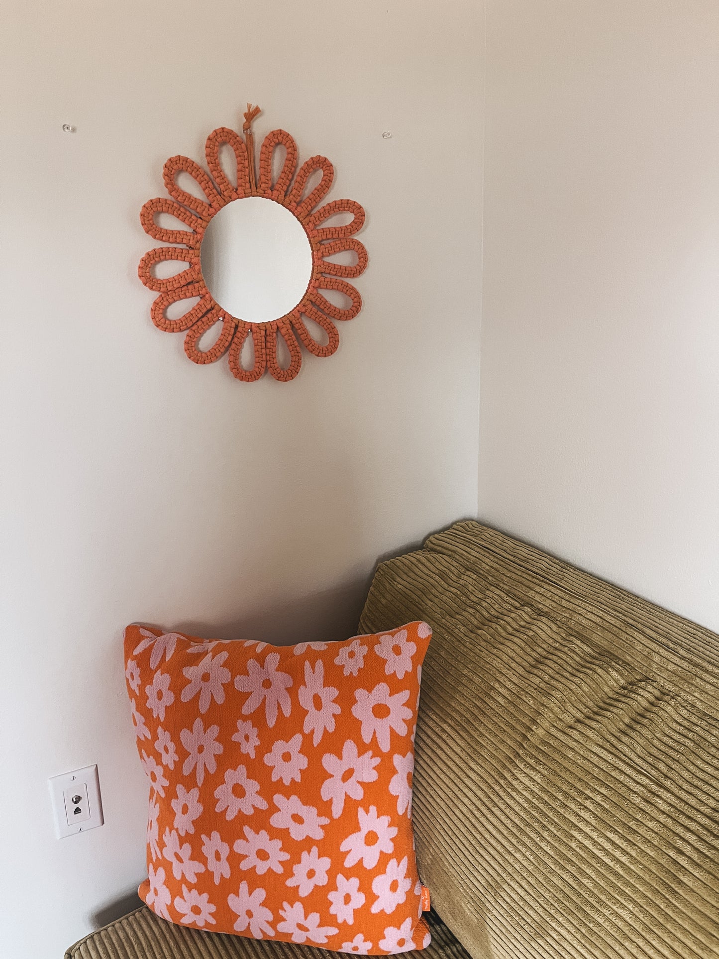 Daisy mirror