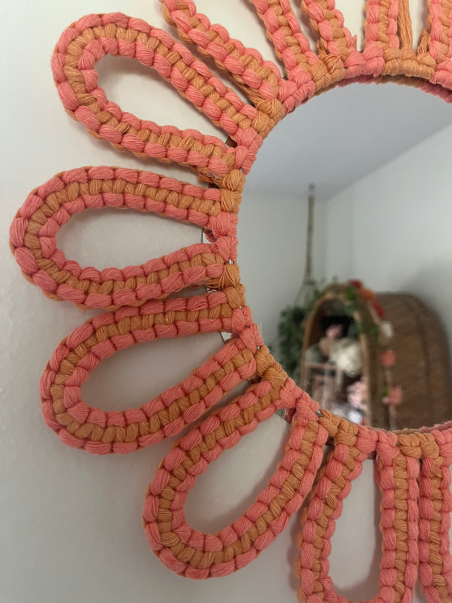 Daisy mirror